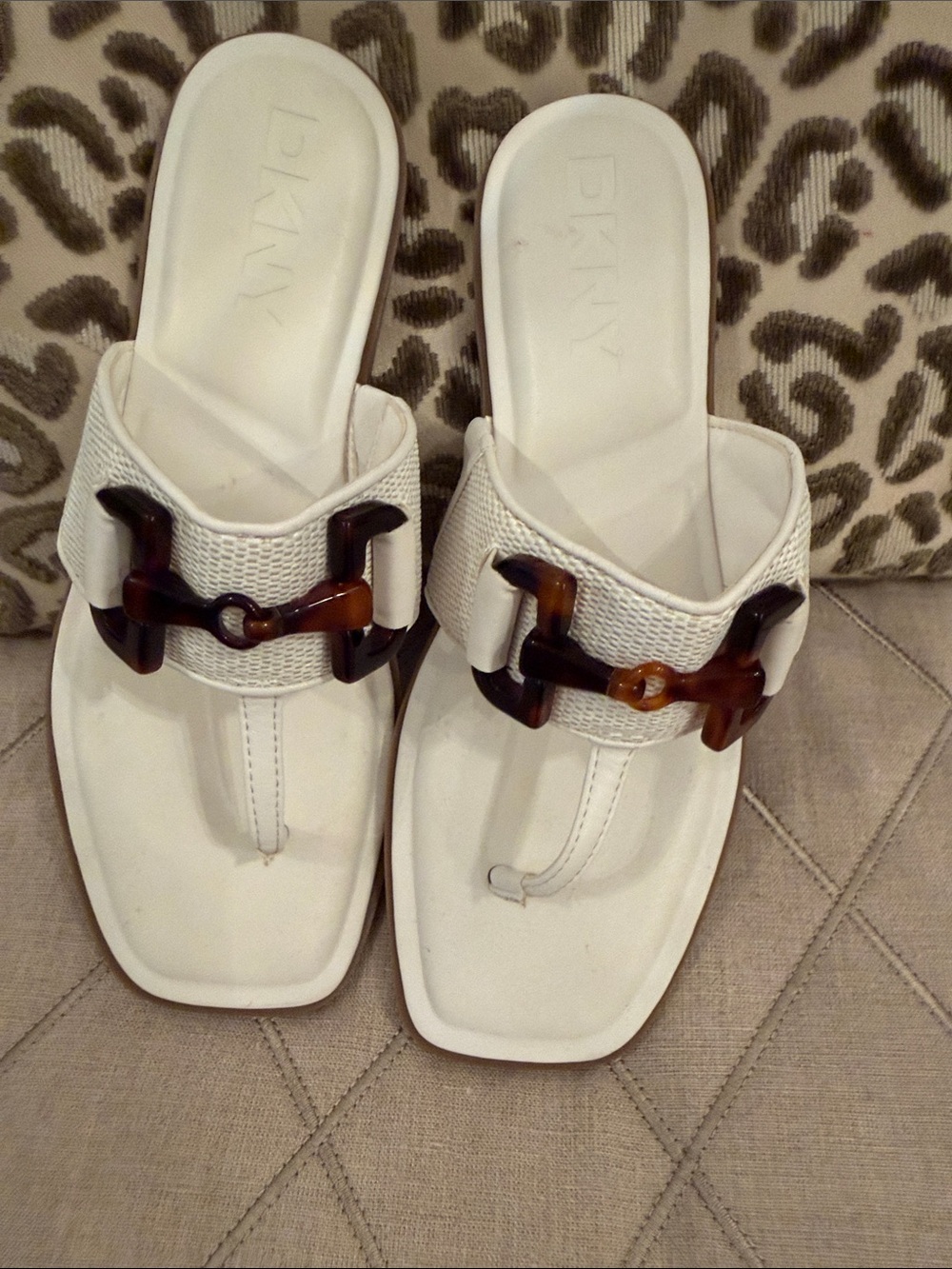 DKNY White Leather Thong Sandals with Tortoiseshell Chain Accent